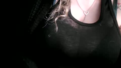 Snapshot of miztrezk chatting on December 22, 3:20 pm miztrezk online show from December 22, 3:20 pm