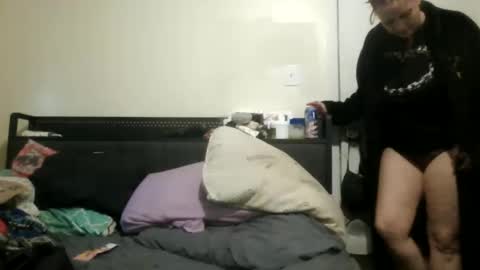 Snapshot of miztrezk chatting on February 7, 12:53 pm miztrezk online show from February 7, 12:53 pm