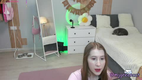 Snapshot of mjgreencat chatting on May 15, 3:52 pm mj online show from May 15, 3:52 pm