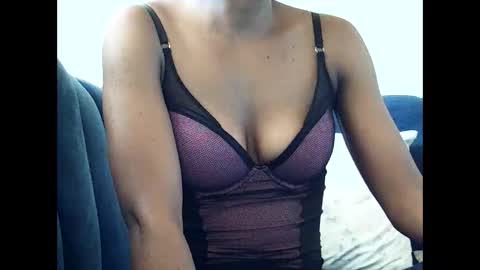 Snapshot of mlle_kali chatting on September 30, 5:01 am Mlle Kali online show from September 30, 5:01 am