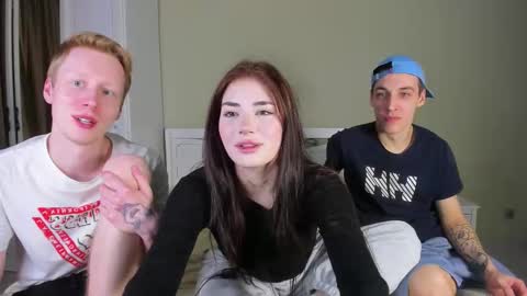 Snapshot of mmkakpoxyi22 chatting on January 6, 10:23 pm alice and ray online show from January 6, 10:23 pm