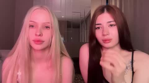 Snapshot of mmkakpoxyi22 chatting on February 10, 3:05 pm alice and ray online show from February 10, 3:05 pm