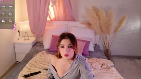 Snapshot of mmm__yes chatting on February 4, 2:01 pm Michaela online show from February 4, 2:01 pm