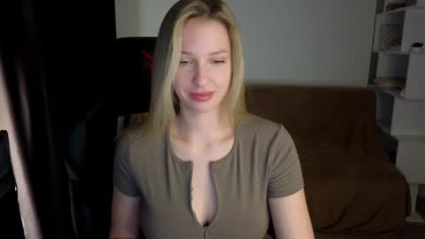 Snapshot of mmm_banana chatting on December 28, 4:30 pm Lili online show from December 28, 4:30 pm