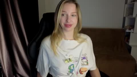 Snapshot of mmm_banana chatting on January 13, 5:33 am Lili online show from January 13, 5:33 am