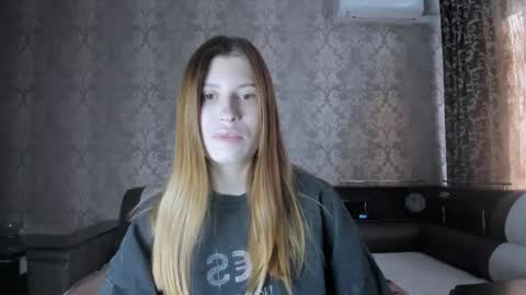 Snapshot of mmm_banana chatting on September 16, 10:05 am Lili online show from September 16, 10:05 am