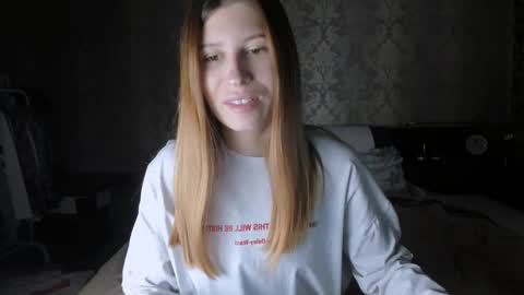 Snapshot of mmm_banana chatting on October 6, 10:02 am Lili online show from October 6, 10:02 am