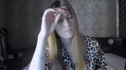Snapshot of mmm_banana chatting on October 9, 10:46 am Lili online show from October 9, 10:46 am