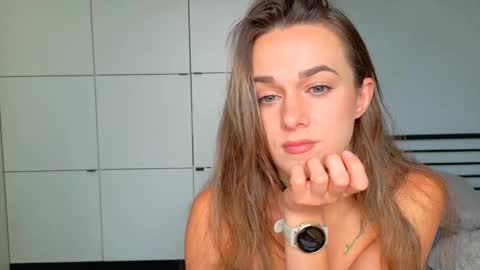 mmminnie online show from November 18, 10:31 am