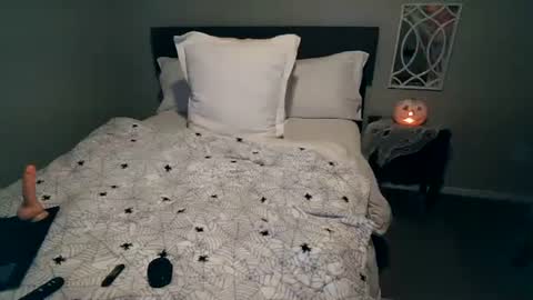 Snapshot of mmmmmwah chatting on October 12, 8:35 am Angel online show from October 12, 8:35 am