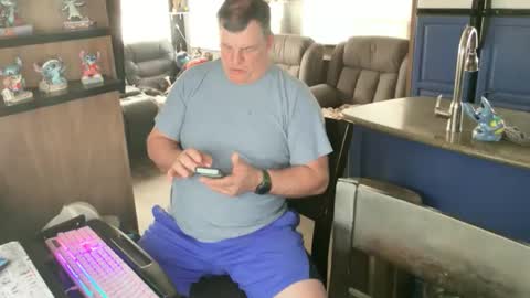 mmmthatsfunnn online show from March 18, 6:22 pm