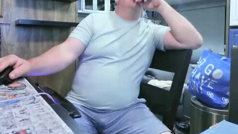 Snapshot of mmmthatsfunnn chatting on May 14, 3:24 am mmmthatsfunnn online show from May 14, 3:24 am