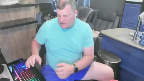 Snapshot of mmmthatsfunnn chatting on June 2, 4:31 pm mmmthatsfunnn online show from June 2, 4:31 pm