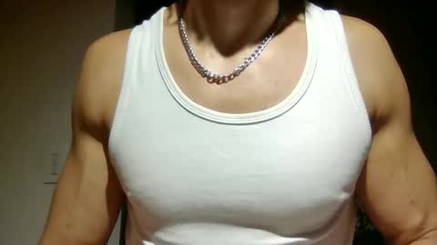 Snapshot of mmuscularman chatting on June 9, 7:09 am mmuscularman online show from June 9, 7:09 am