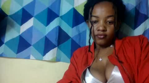 Snapshot of mmyriame chatting on July 27, 11:01 pm mmyriame online show from July 27, 11:01 pm