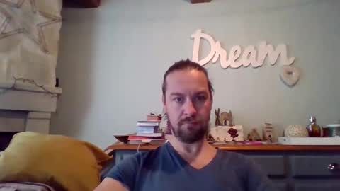 Julien online show from January 8, 2:03 pm