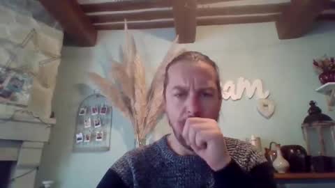 Julien online show from February 10, 3:32 pm