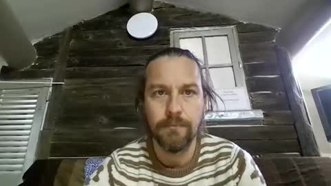 Snapshot of moi9876543210 chatting on November 21, 9:19 am Julien online show from November 21, 9:19 am