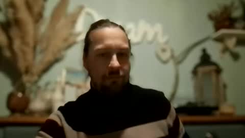 Snapshot of moi9876543210 chatting on January 5, 8:45 pm Julien online show from January 5, 8:45 pm