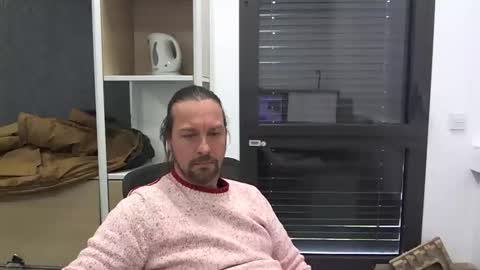 Snapshot of moi9876543210 chatting on February 2, 10:47 am Julien online show from February 2, 10:47 am