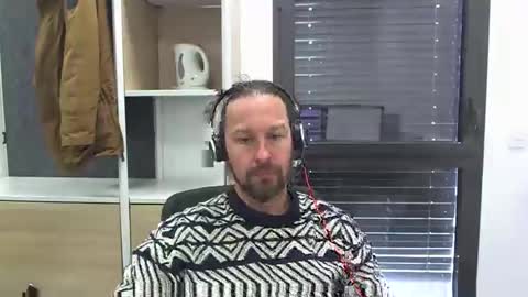 Snapshot of moi9876543210 chatting on March 30, 10:16 am Julien online show from March 30, 10:16 am