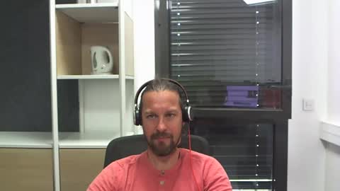 Snapshot of moi9876543210 chatting on April 27, 2:48 pm Julien online show from April 27, 2:48 pm
