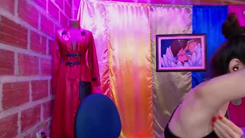 Snapshot of moira_hot chatting on October 22, 6:24 am moira_hot online show from October 22, 6:24 am