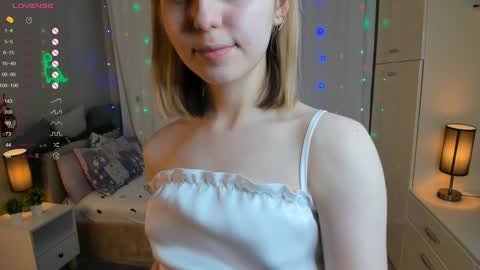 Snapshot of moirebroady chatting on February 5, 1:04 am Laura online show from February 5, 1:04 am