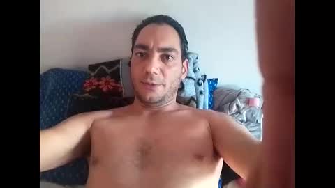 Snapshot of moisesdick chatting on February 21, 9:32 pm Moises online show from February 21, 9:32 pm