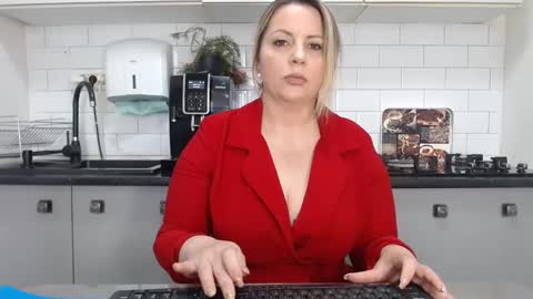 erika online show from January 31, 8:32 am