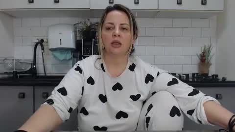 erika online show from February 9, 8:22 am