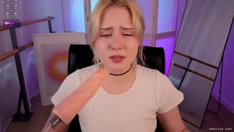 Molly online show from May 4, 2:35 pm