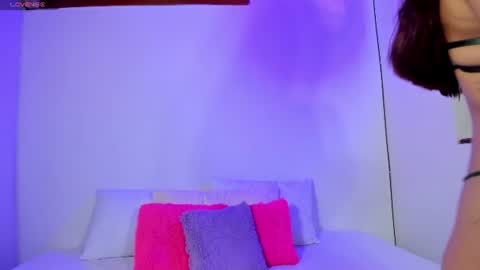 M o L l i E  online show from July 31, 5:23 pm