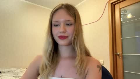 Snapshot of mollieadamek chatting on May 6, 2:11 pm Lisa online show from May 6, 2:11 pm