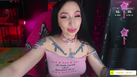 Snapshot of molly___moon chatting on December 11, 5:43 am molly___moon online show from December 11, 5:43 am