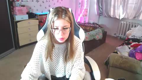 Molly Prvt is open online show from March 6, 4:41 am