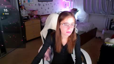 Molly Prvt is open online show from October 9, 6:11 am