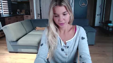 Molly online show from September 18, 11:56 am