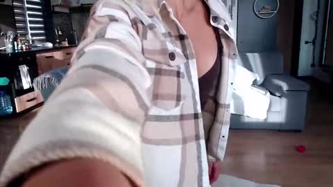 Molly online show from November 22, 11:20 am