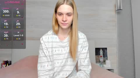 Molly Hunt online show from December 10, 3:30 am