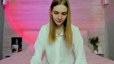 Molly Hunt online show from March 5, 3:24 am