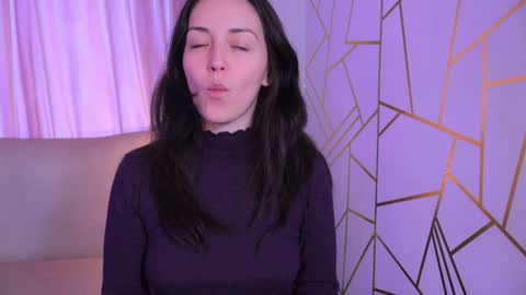   MOLLY   online show from November 10, 3:00 pm