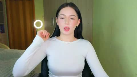 Snapshot of molly_millerr chatting on April 30, 5:41 pm molly_millerr online show from April 30, 5:41 pm