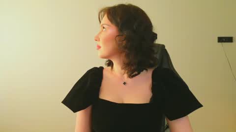 Snapshot of molly_millerr chatting on May 22, 3:17 pm molly_millerr online show from May 22, 3:17 pm