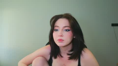 Snapshot of molly_millerr chatting on June 8, 3:45 pm molly_millerr online show from June 8, 3:45 pm