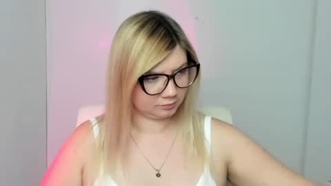 Molly online show from September 9, 11:54 am