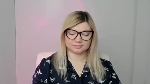 Molly online show from October 4, 11:52 am