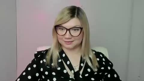 Molly online show from October 9, 6:06 pm