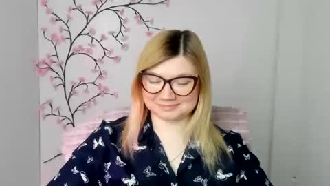 Molly online show from March 24, 12:32 pm