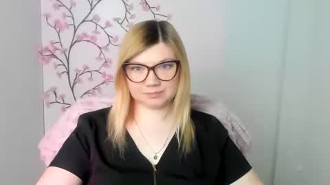 Molly online show from March 27, 1:00 pm